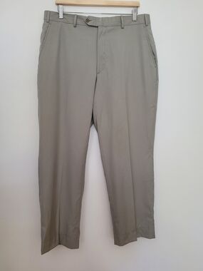 Men's Classic Straight-Fit Dress Pants in Light Gray
